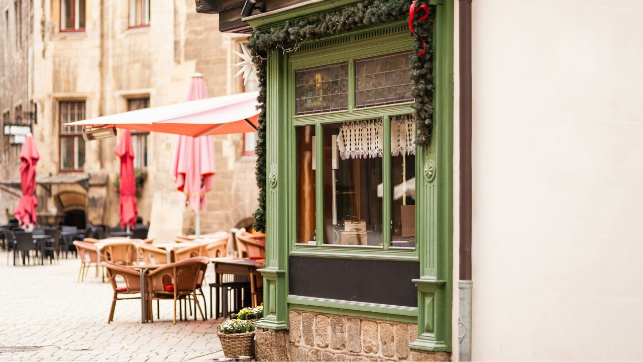 кафе, летняя веранда, столы, улица