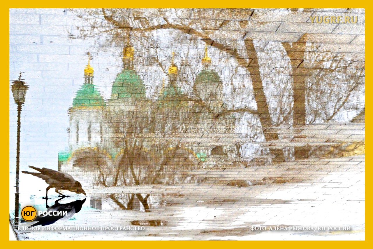 Отражение в луже воде Астраханского кремля Алена Рыжова 